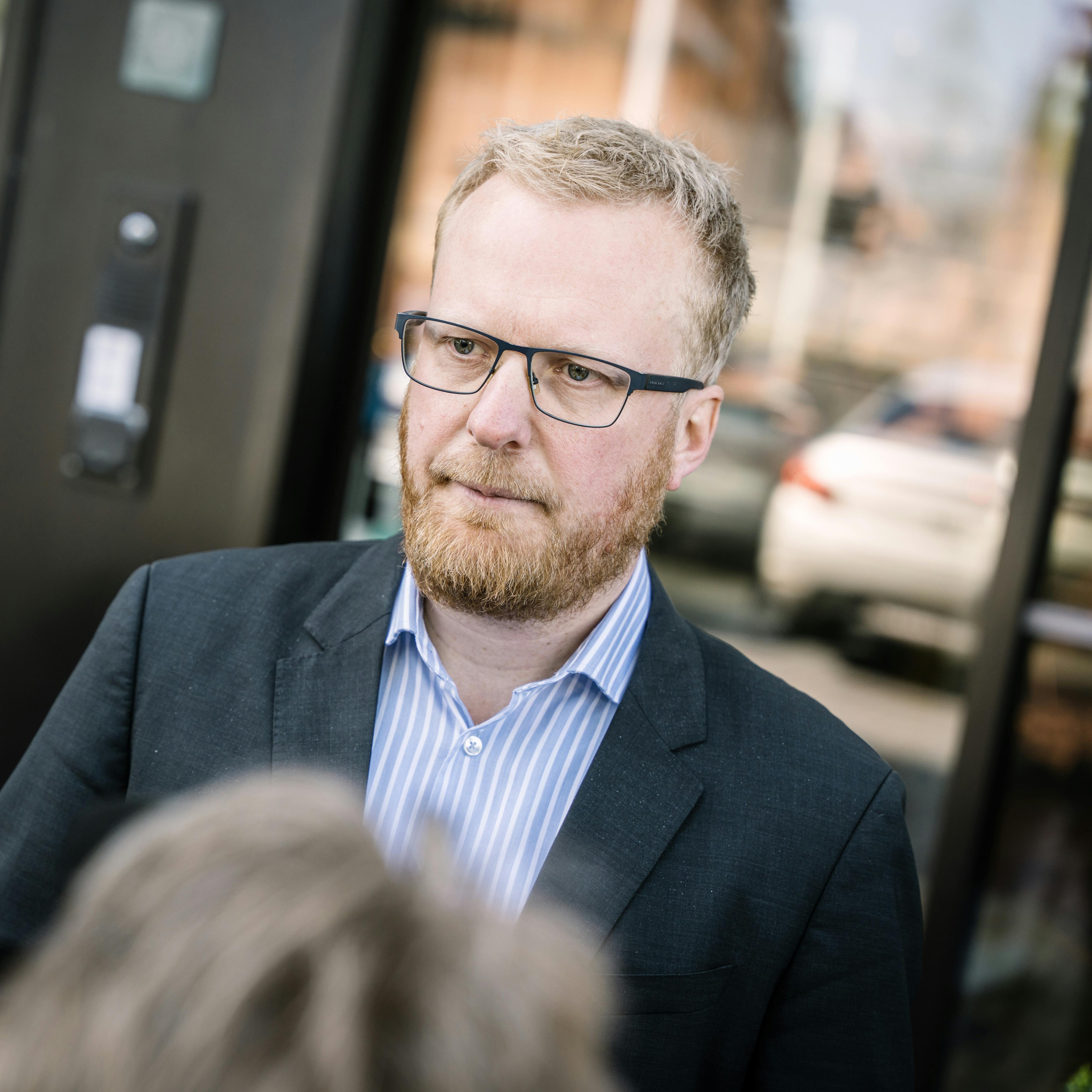 Næstformand i Fagbevægelsens Hovedorganisation (FH), Morten Skov Christiansen, tager over som fungerende formand, imens FH-formand er på orlov.