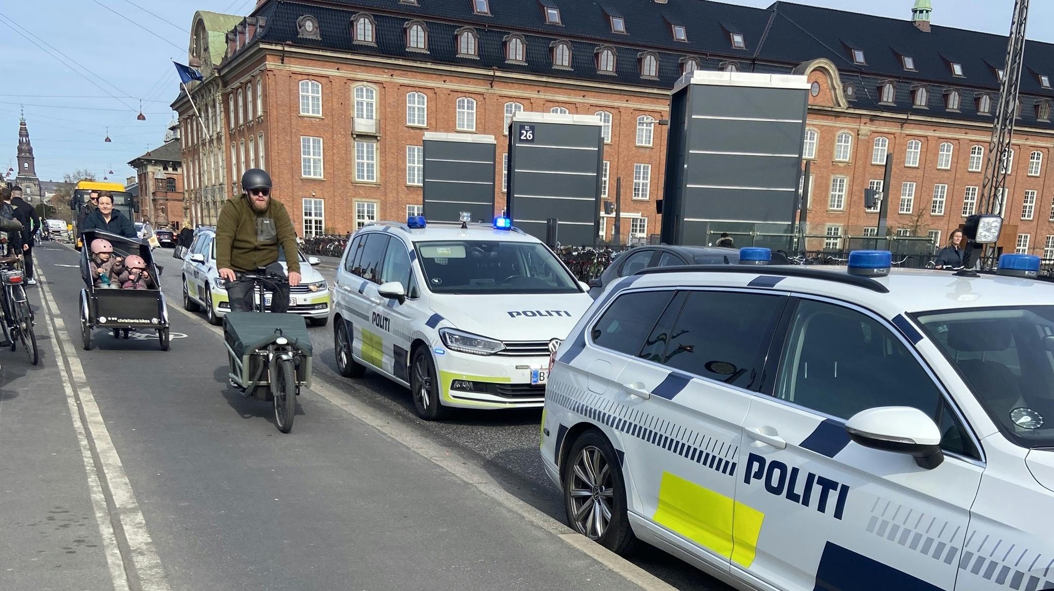 Et voldsomt knivdrama udspiller sig fredag på Københavns Hovedbanegård 