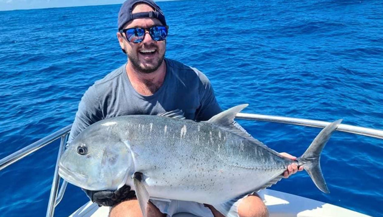 35-årige Warwick Tollemache formodes død, efter han styrtede fra et krydstogtskib. 