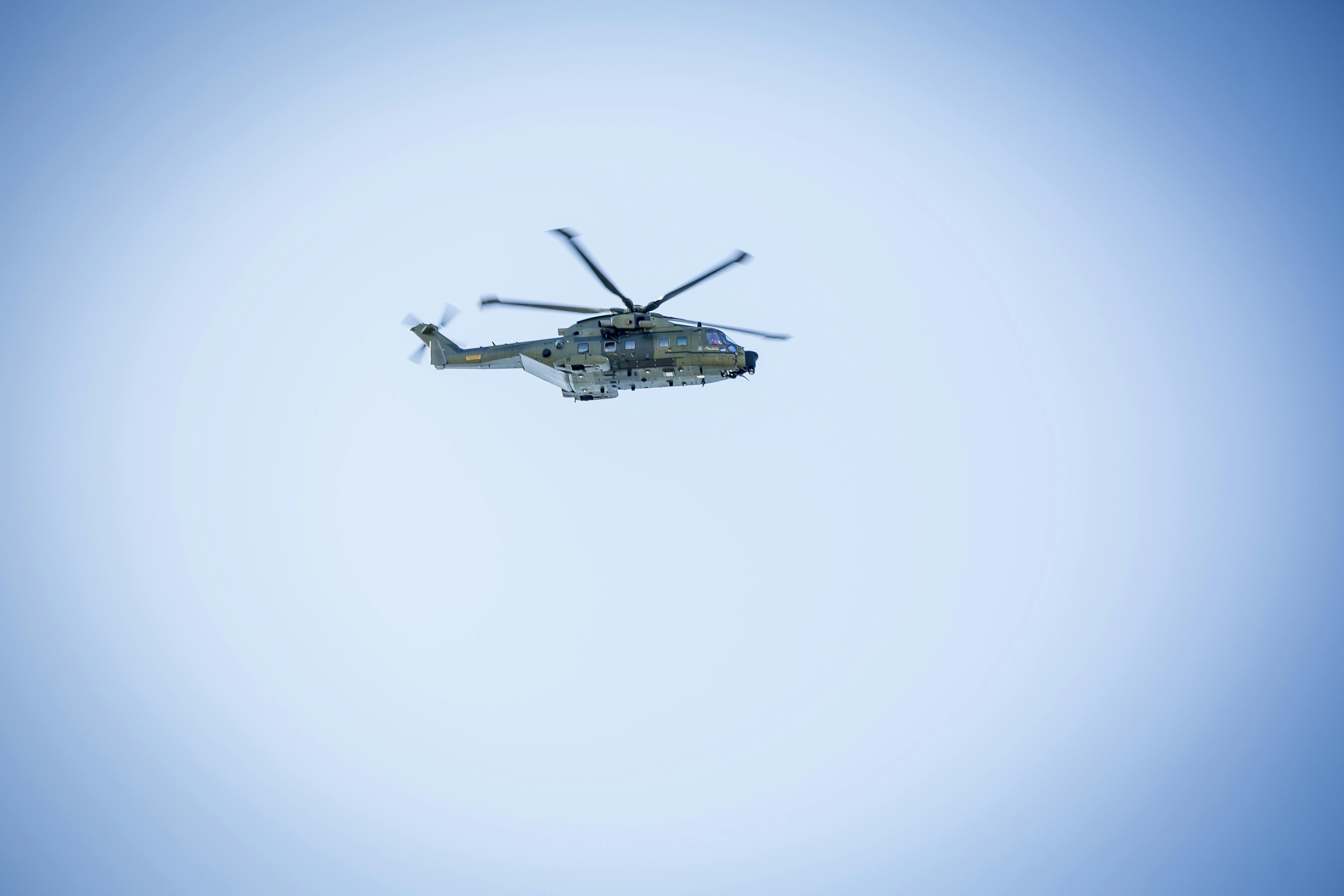 Forsvarets redningshelikopter var lørdag i luften ved Barsø i nærheden af Aabenraa (arkivfoto). 