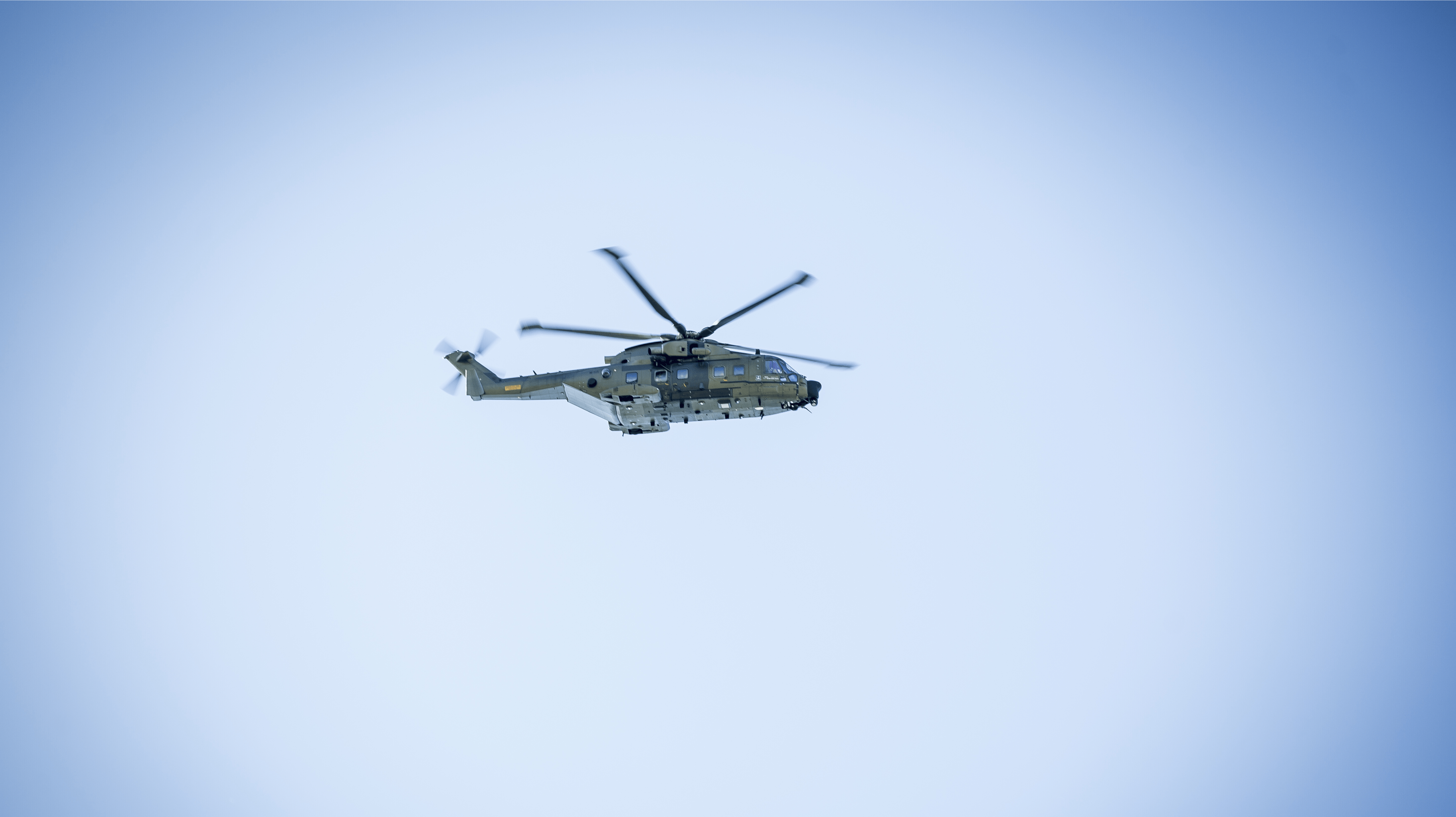 Forsvarets redningshelikopter var lørdag i luften ved Barsø i nærheden af Aabenraa (arkivfoto).