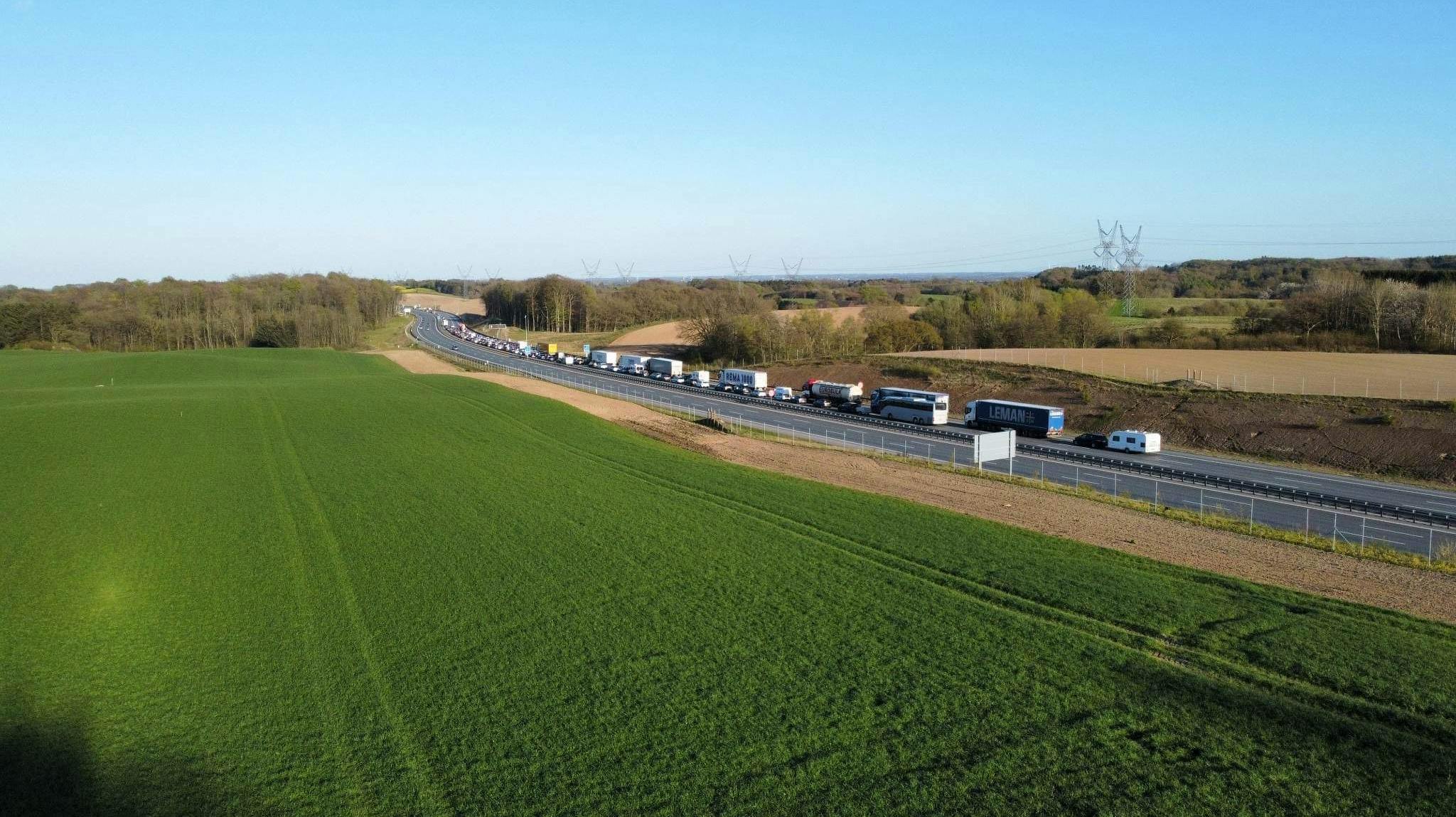 Fynske Motorvej nåede kun kortvarigt at genåbne, før den igen blev spærret på grund af en ulykke. nbsp;