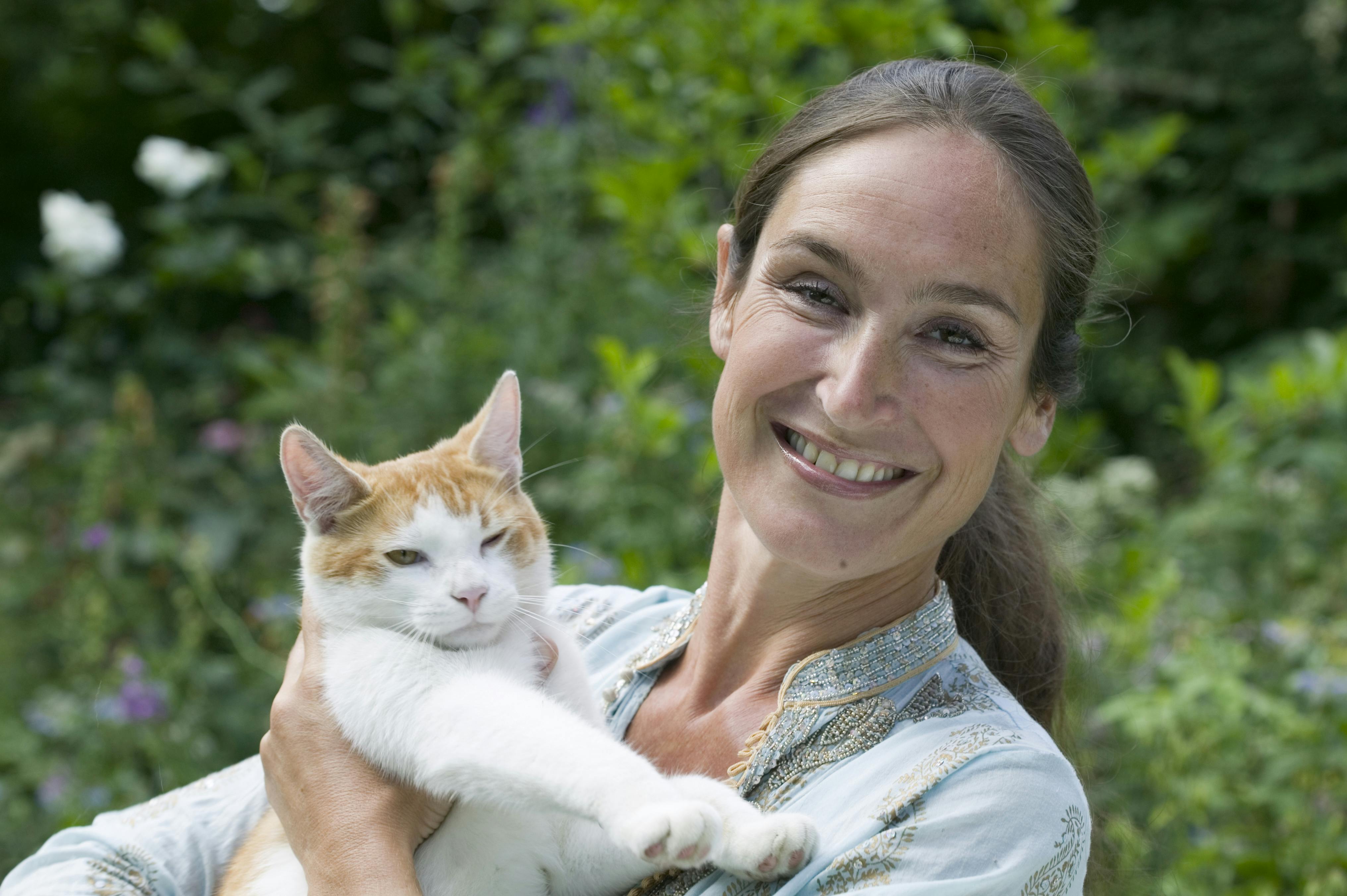 Signe Wenneberg er også på jagt efter en eller flere katte til huset, da hendes tidligere kat, Alfred, desværre er død blot otte år gammel.