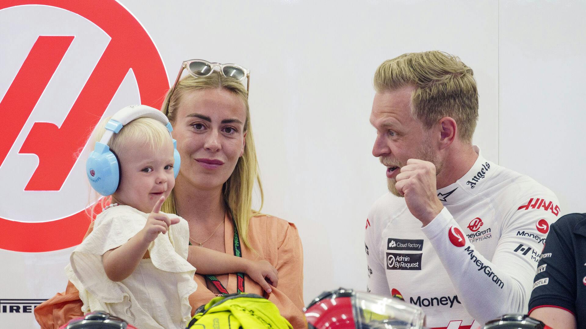 Der er god grund til at juble for hele familien. Der kommer nemlig en lille ny til.