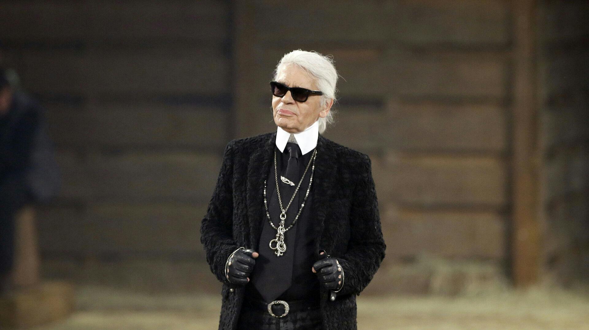 Til aftenens Met Gala bliver Karl Lagerfeld hyldet til stor protest fra ansatte i modebranchen.