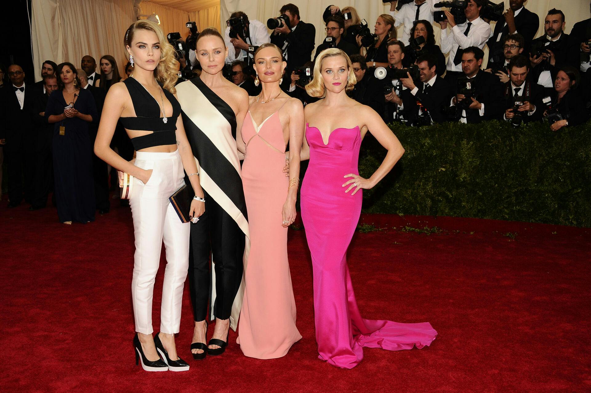 Cara Delevingne (fra venstre) Stella McCartney, Kate Bosworth og Reese Witherspoon gæstede sammen Met Gala i 2014.