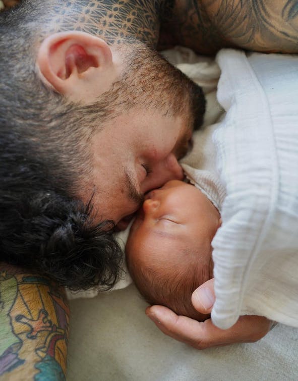 Lille baby K's navn afventer godkendelse fra myndighederne, og derfor er det endnu ikke offenliggjort. 