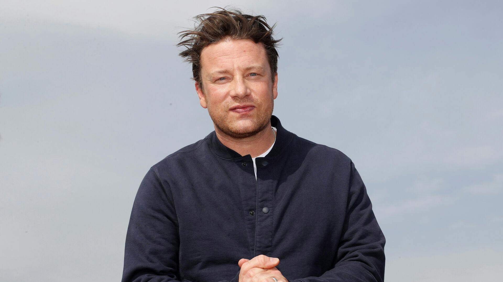 Kendiskokken har efterfølgende slettet sit opslag og delt et nyt, hvor han sørger over tabet af sin kollega. 