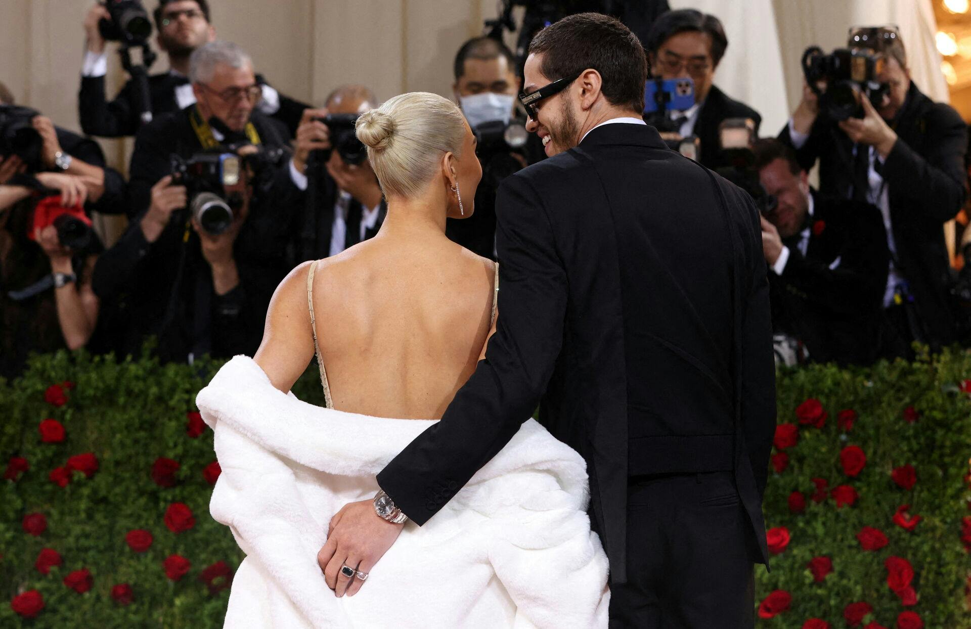 Kim Kardashian og Pete Davidson sammen til sidste års Met Gala.
