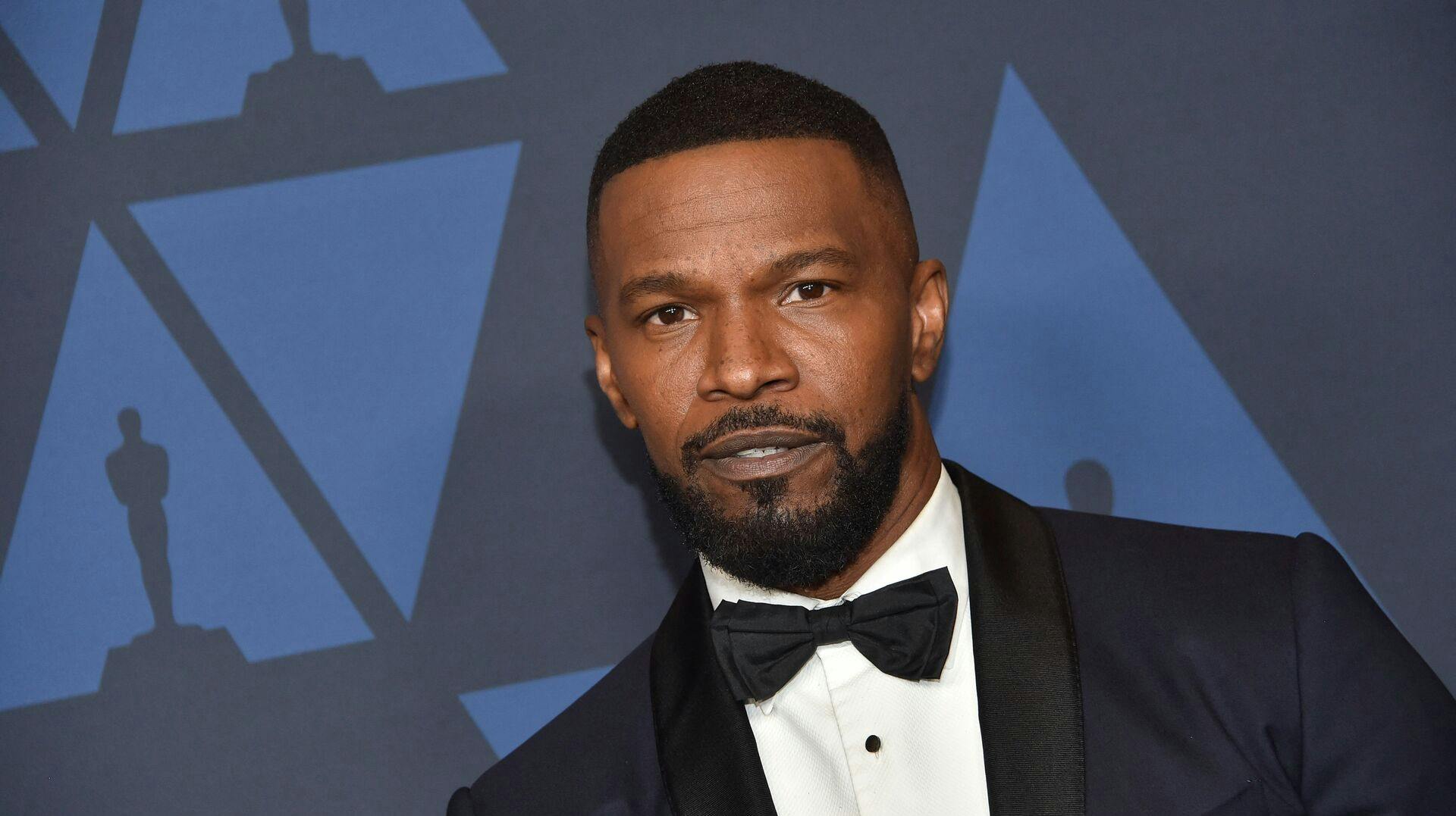 Jamie Foxx er fortsat indlagt.