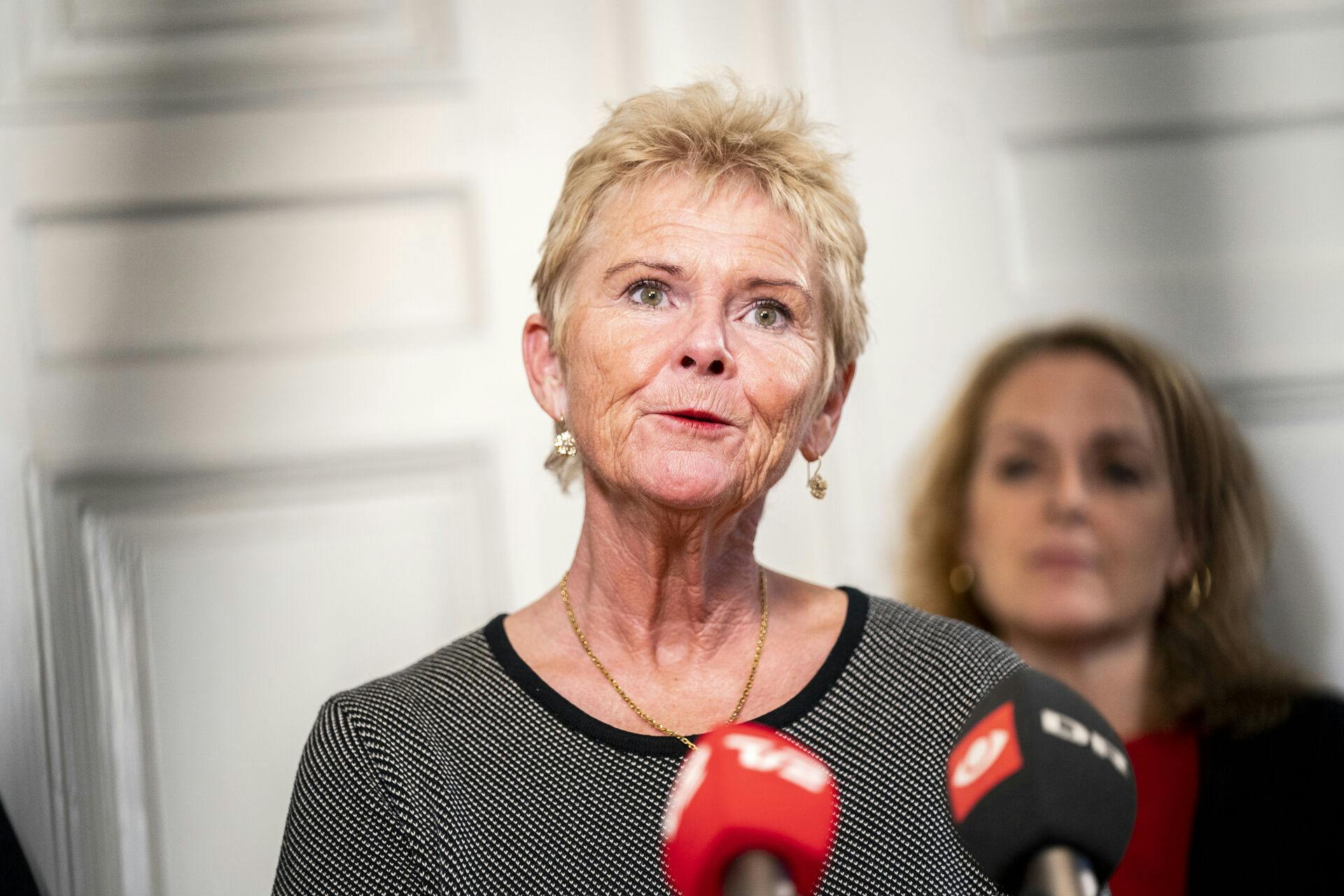 Lizette Risgaard har valgt at trække sig som formand for&nbsp;Fagbevægelsens Hovedorganisation (FH) efter anklager om upassende og grænseoverskridende adfærd.&nbsp;&nbsp;