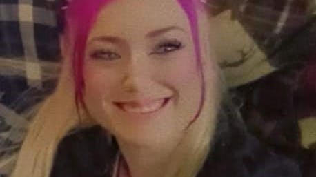 Ingen har set eller hørt fra den smilende kvinde fra Washington, siden hun den 21. april foretog et urovækkende alarmopkald 