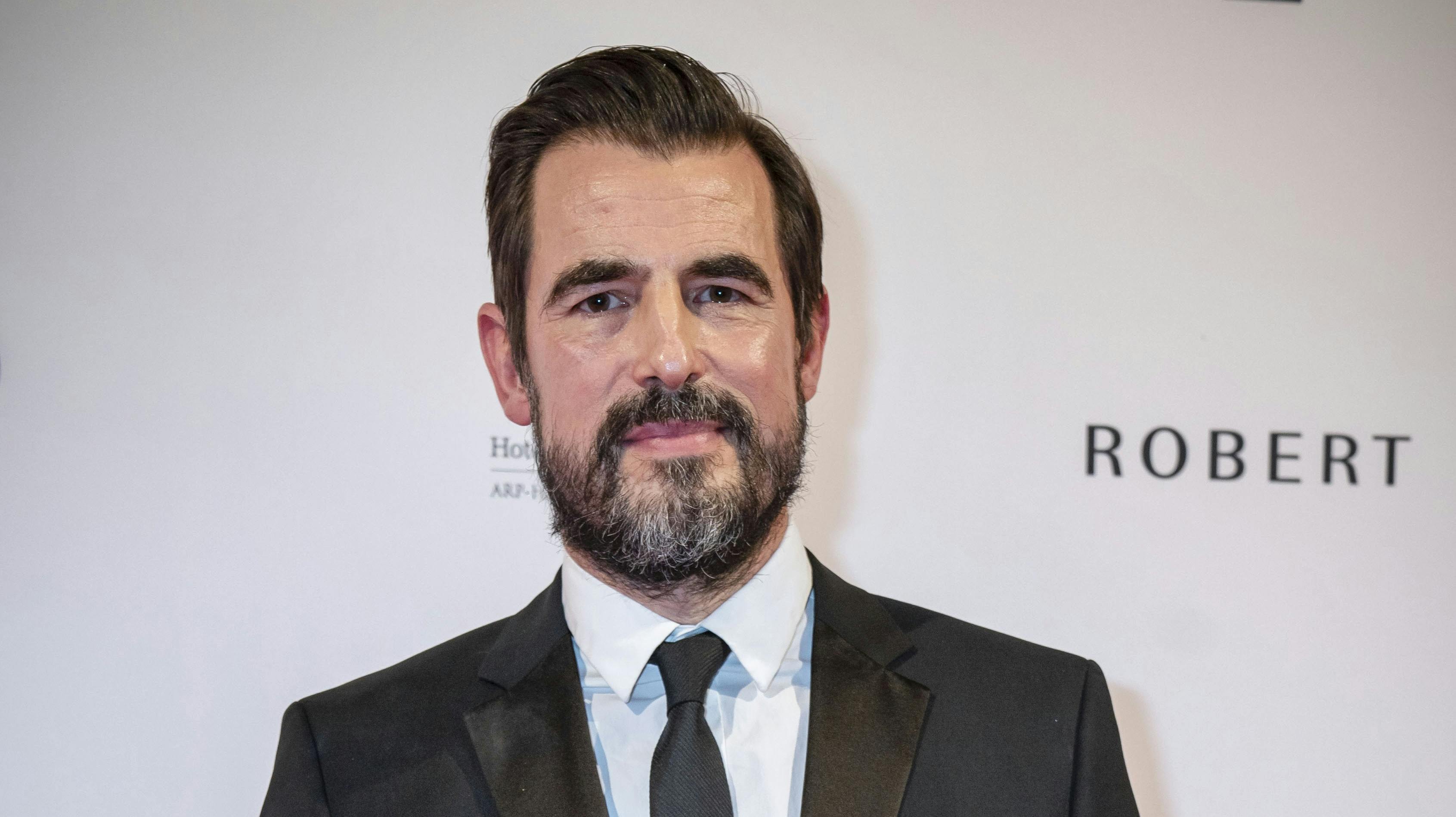 Netflix var lige nærige nok, når det kom til lønningerne, mener Claes Bang. 