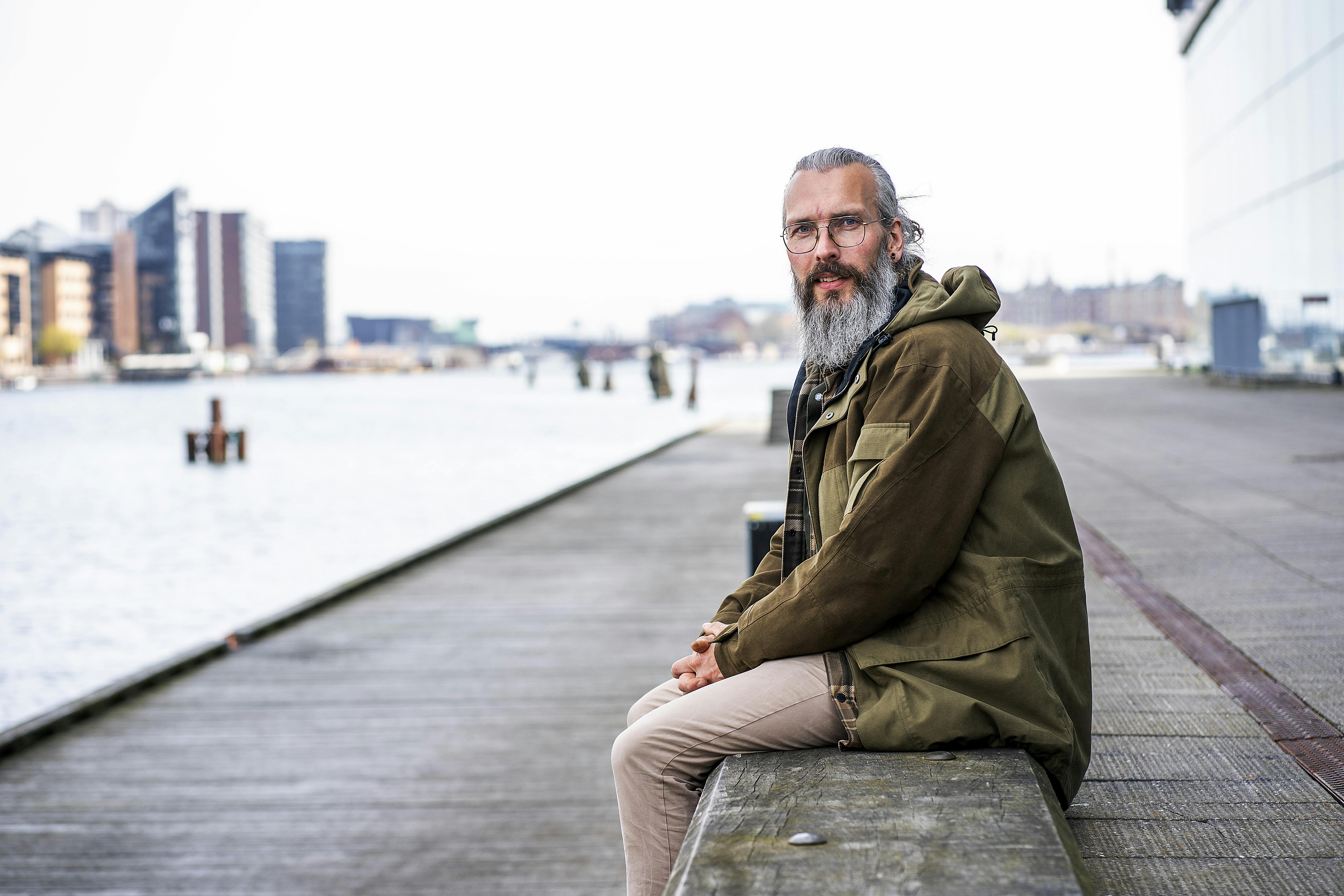 Christian Hjort finder en stor ro i livet i det primitive vildmarksliv. 
