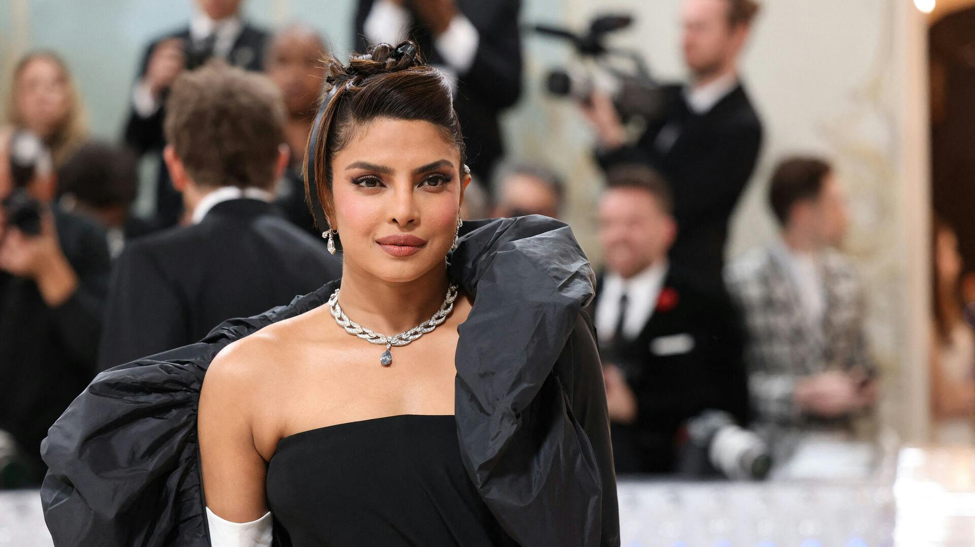 Priyanka Chopra Jonas lignede en million til tirsdagens Met Gala.