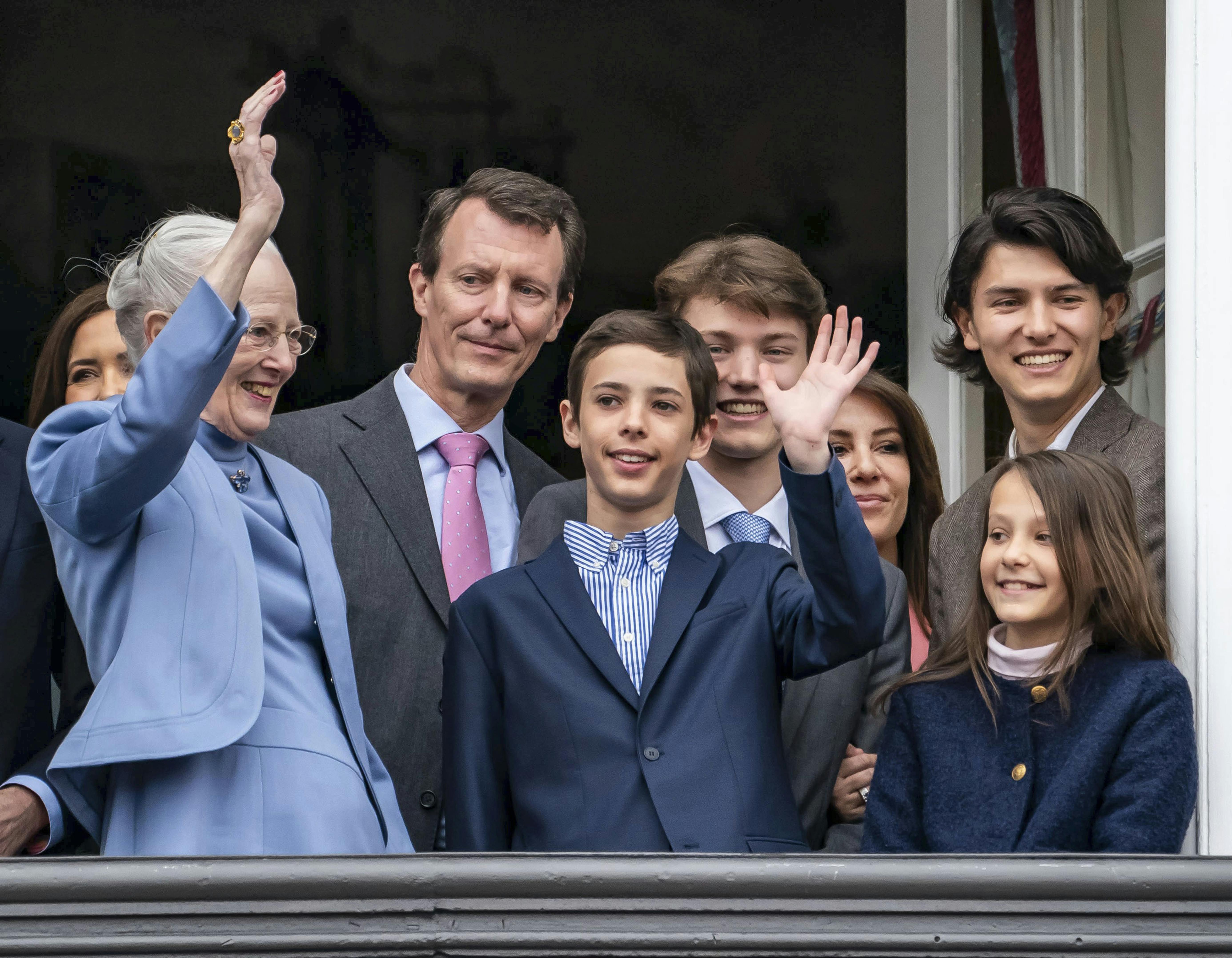 Dronning Margrethe, prins Joachim, grev Henrik, grev Felix, grev Nikolai og komtesse Athena