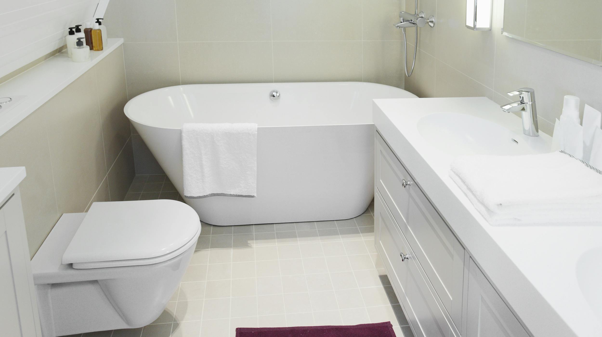 En pige fra Italien snakkede i telefon, mens den var opladning. Da hun tabte den i badekarret, døde hun af det elektriske stød.