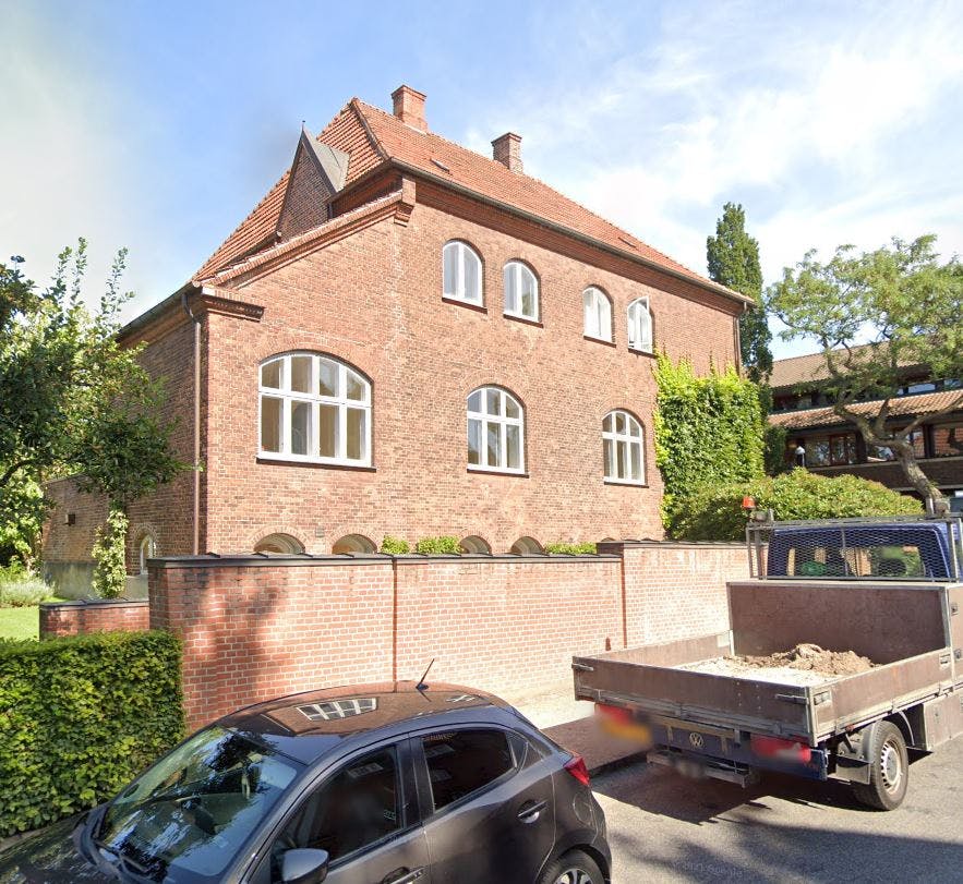 https://imgix.seoghoer.dk/2023-05-04/daniel-agger-villa-bjerregardsvej-10-valby-foto-google-maps.jpg