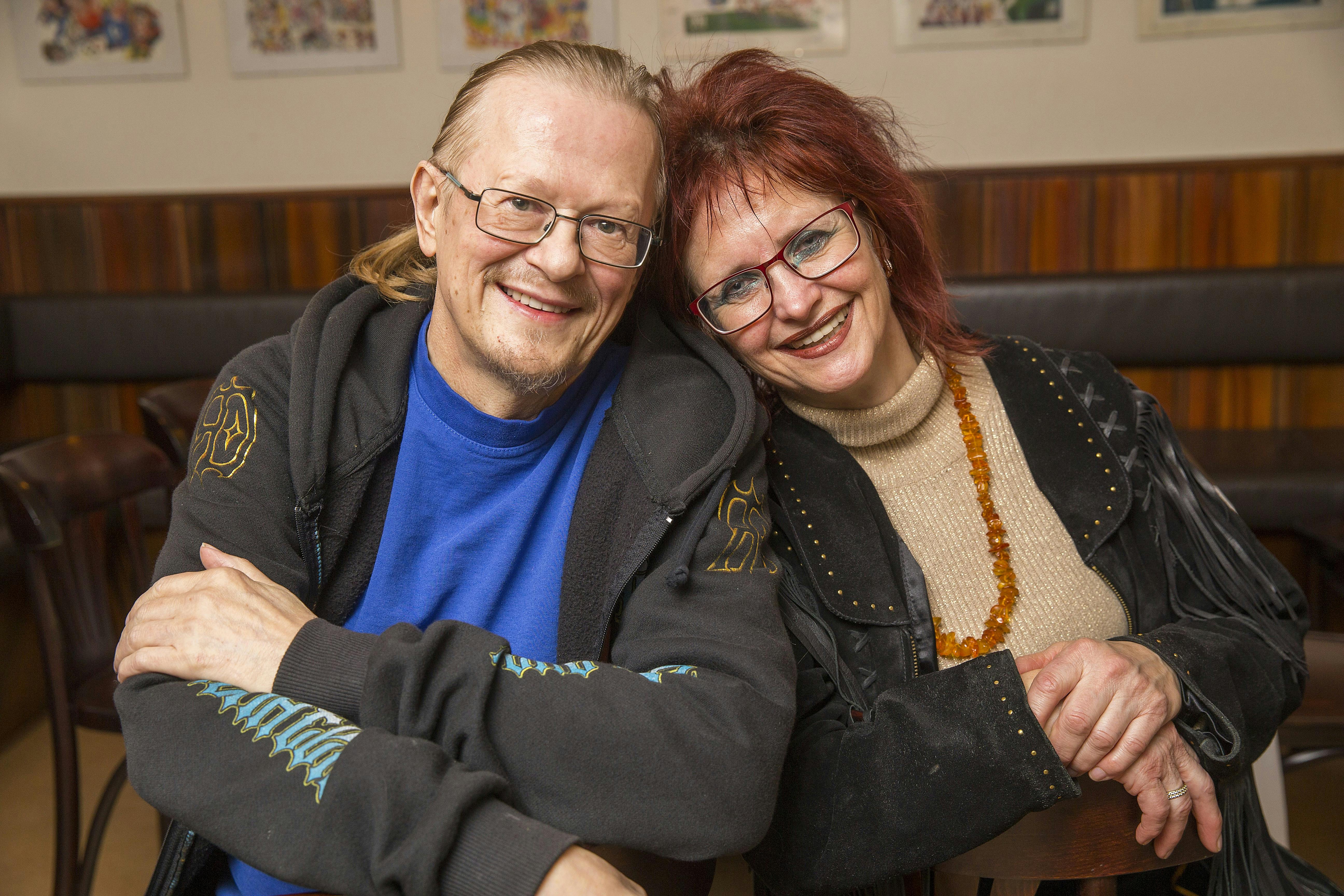 Sussi savner at vende hverdagen med Leo, som hun mistede midt i februar og spillede og levede sammen med i 52 år.
Hun sørger for at holde hans gravsted i Saltum pænt.
– Der er mange, der kommer og besøger Leos gravsted. Der er også nogle, der h