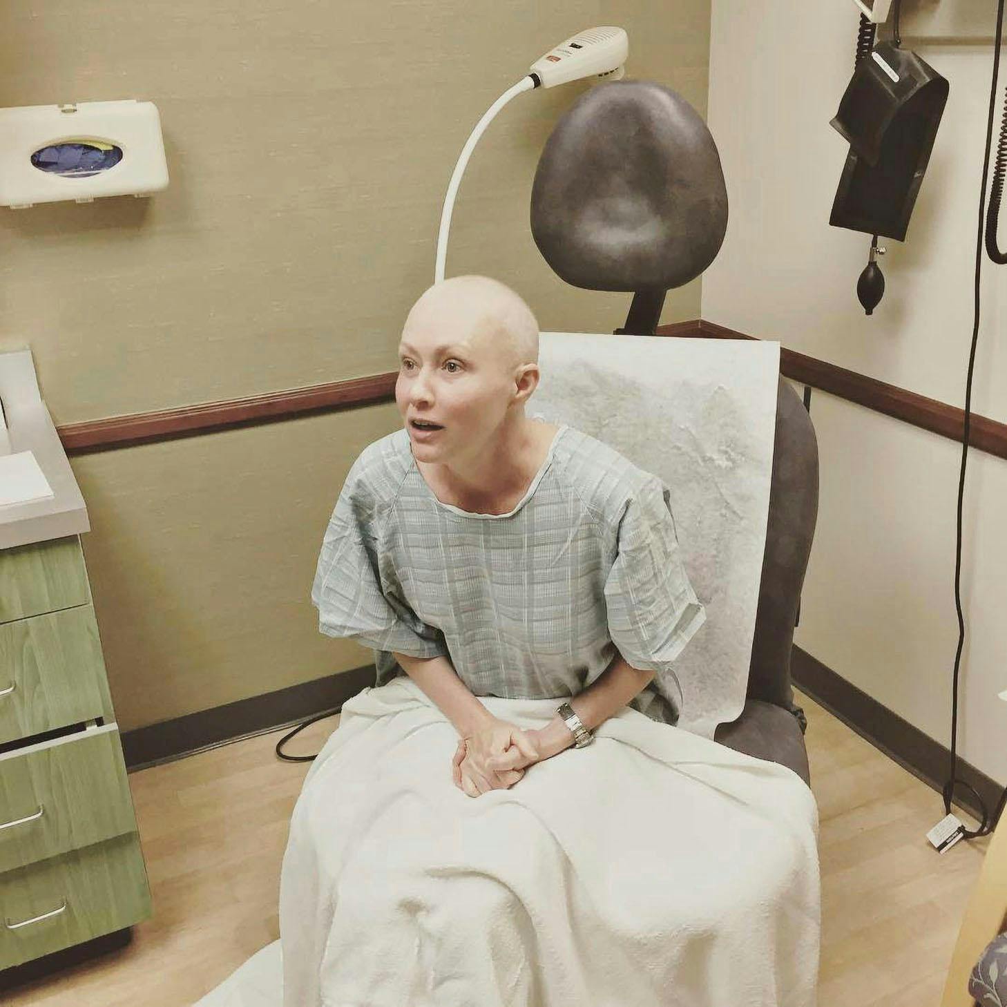 Gennem sit kræftforløb har Shannen været hudløst ærlig om sine op- og nedture – og vist sine fans det hele. Her er det hendes første strålebehandling, hun var klar til.