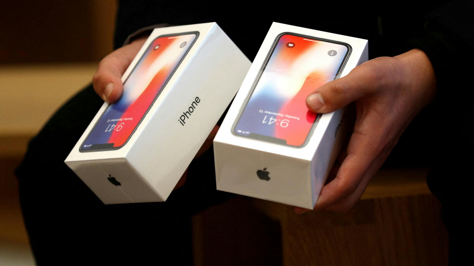 Aldrig har Apple solgt langt flere iPhones end forventet i det seneste regnskabsår og slå dermed salgsrekord.