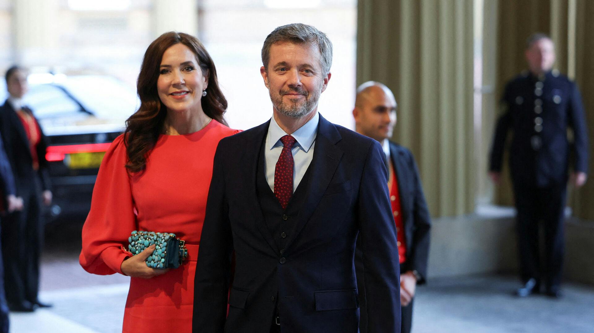 Modsat prins Harry kan de danske kongelige se frem til "royal" behandling i London i dag.