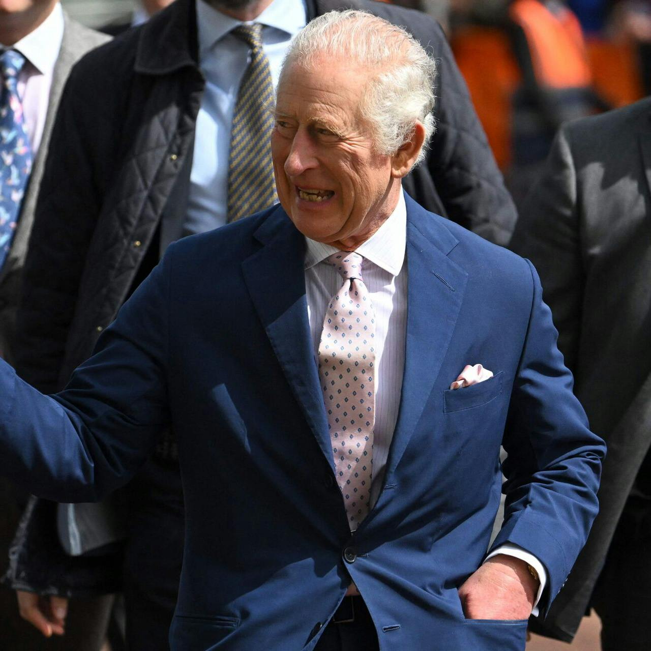 Englands kong Charles III har masser af kendisvenner.