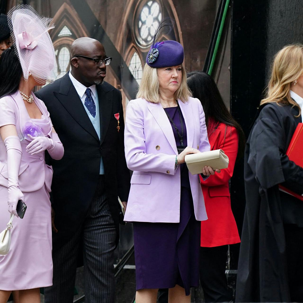 Katy Perry ankommer til Westminster Abbey i London.