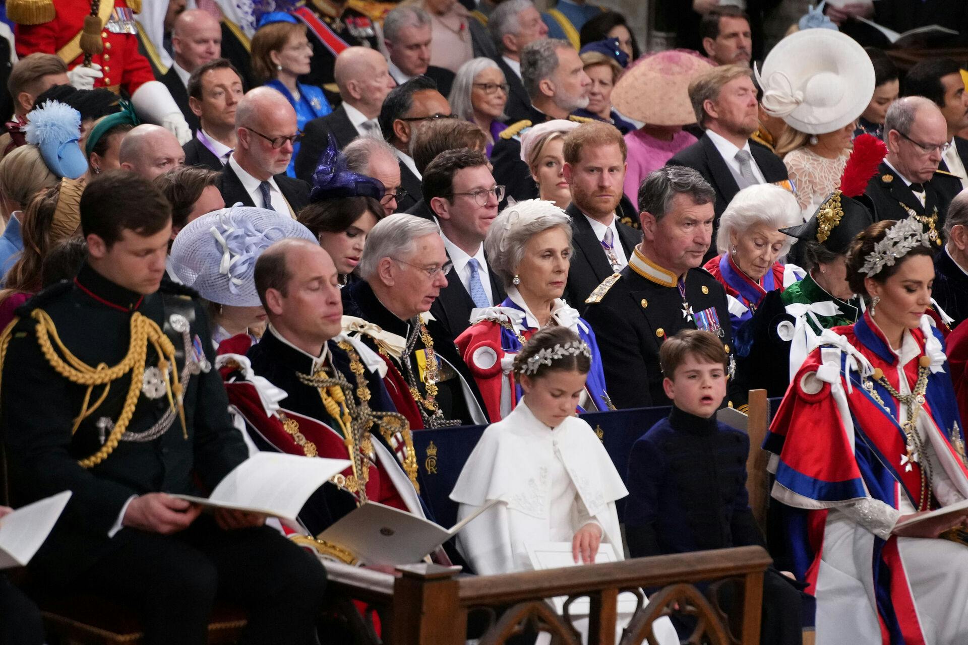 Prins Harry forlader Westminster Abbey for at flyve hjem til Californien.