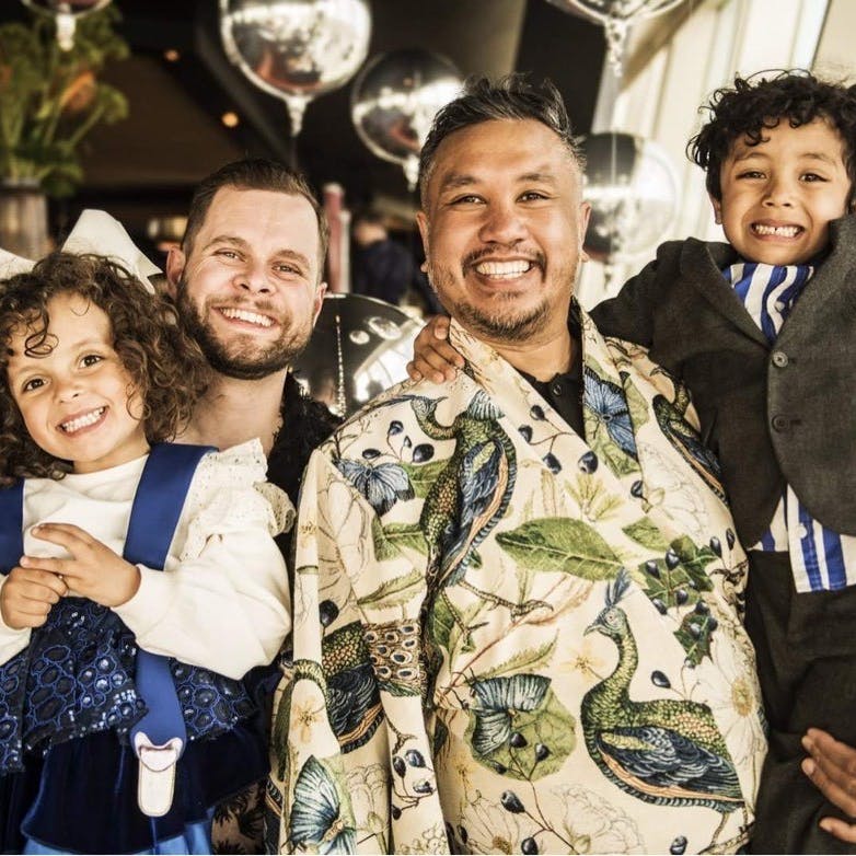 Kaspar og Lambang med tvillingerne Java og Atlas.