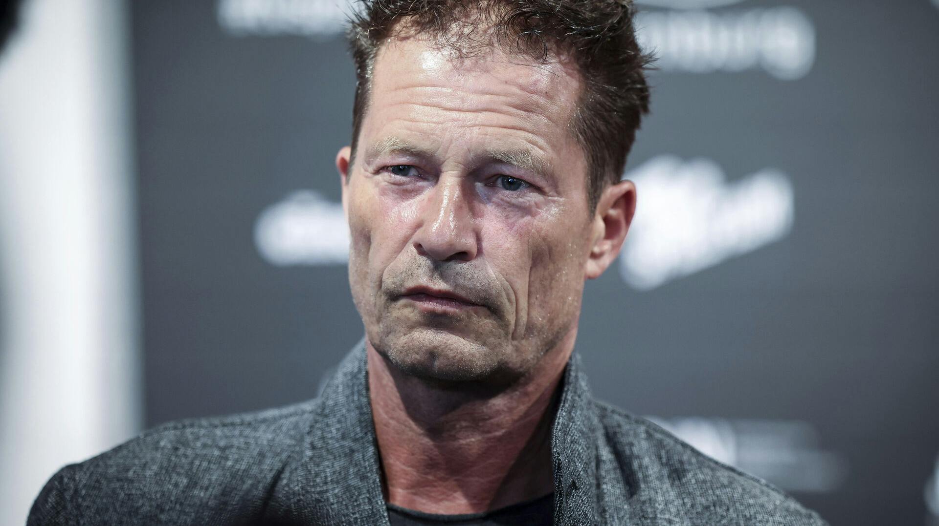 Den berømte skuespiller og filminstruktør Til Schweiger anklages for upassende adfærd af mere end 50 personer fra branchen.