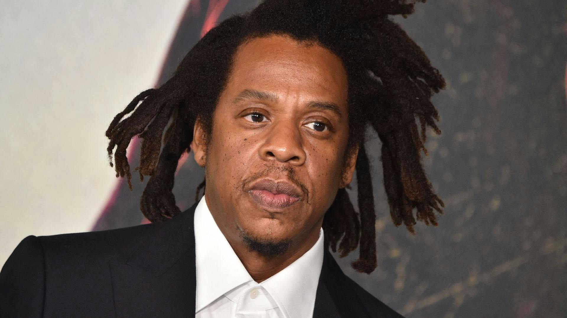 En 30-årig mand påstår, at han er Jay-Z' søn, og han vil nu få retten til at tvinge rapperen til at tage en DNA-test.