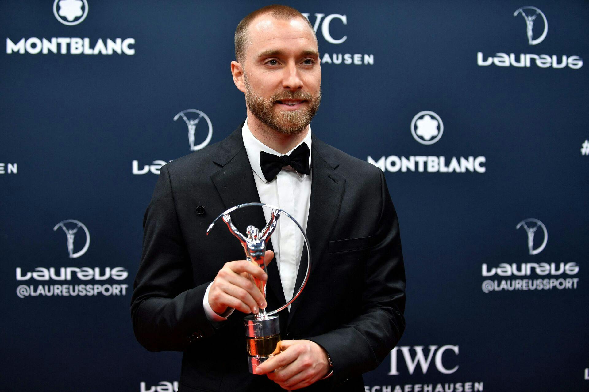 Christian Eriksen var tydeligt glad og stolt efter at have fået tildelt den fornemme pris. nbsp;