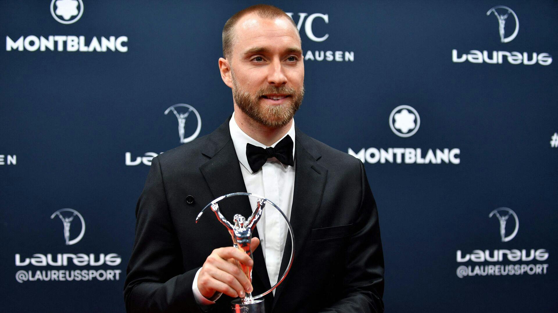 Christian Eriksen var tydeligt glad og stolt efter at have fået tildelt den fornemme pris. nbsp;