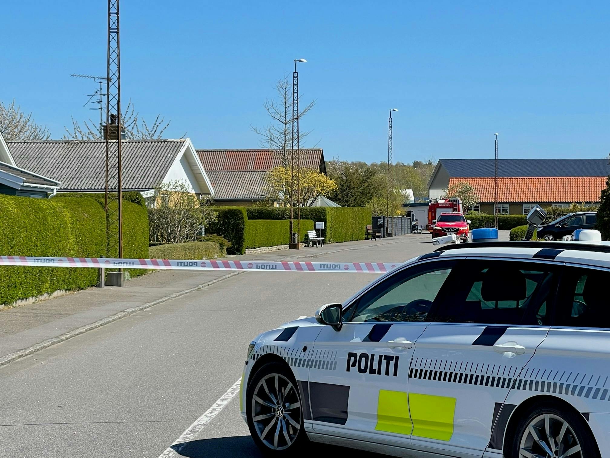 En person er afgået ved døden efter der tirsdag eftermiddag udbrød brand på Bornholm