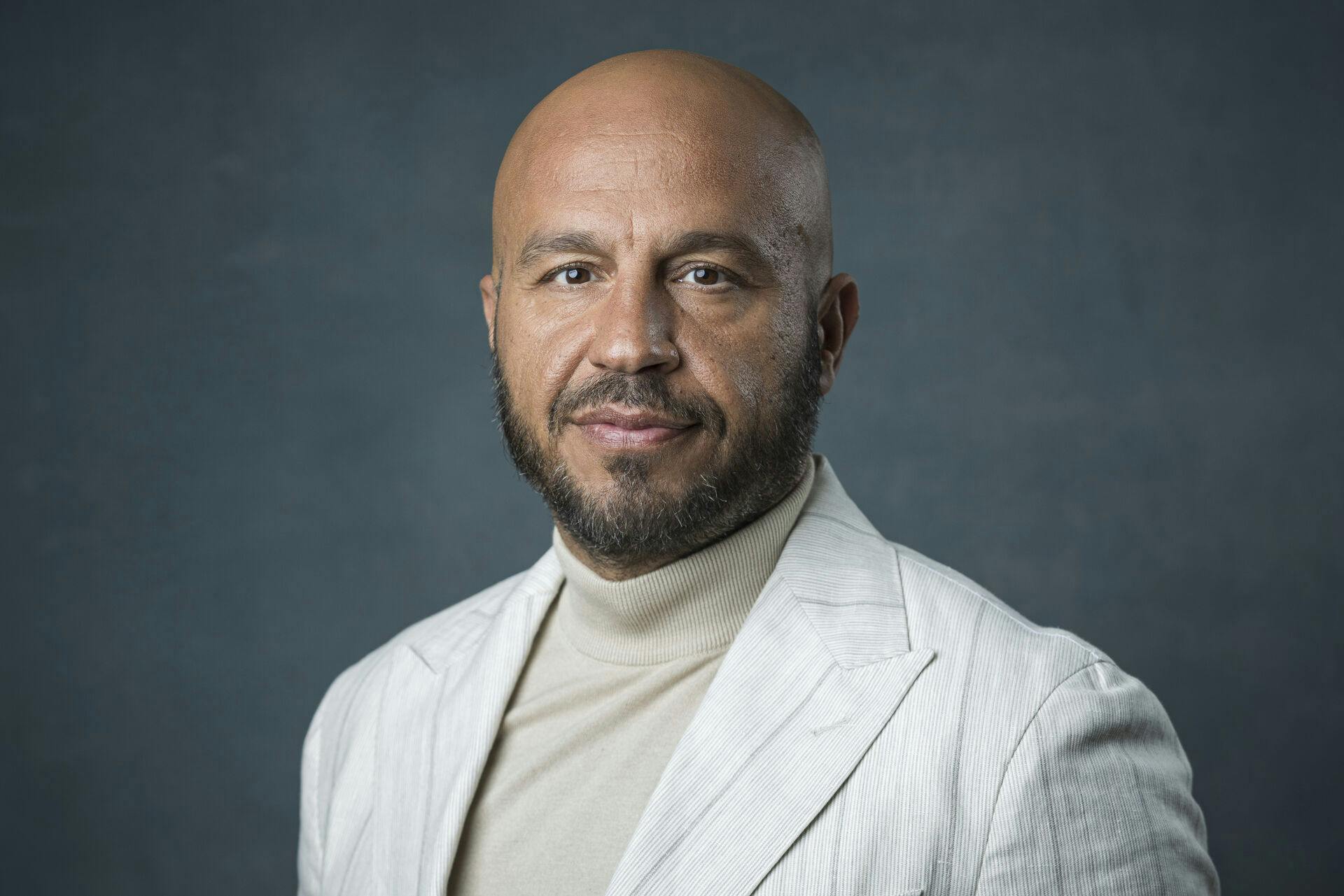 Dar Salim er 45 år gammel.