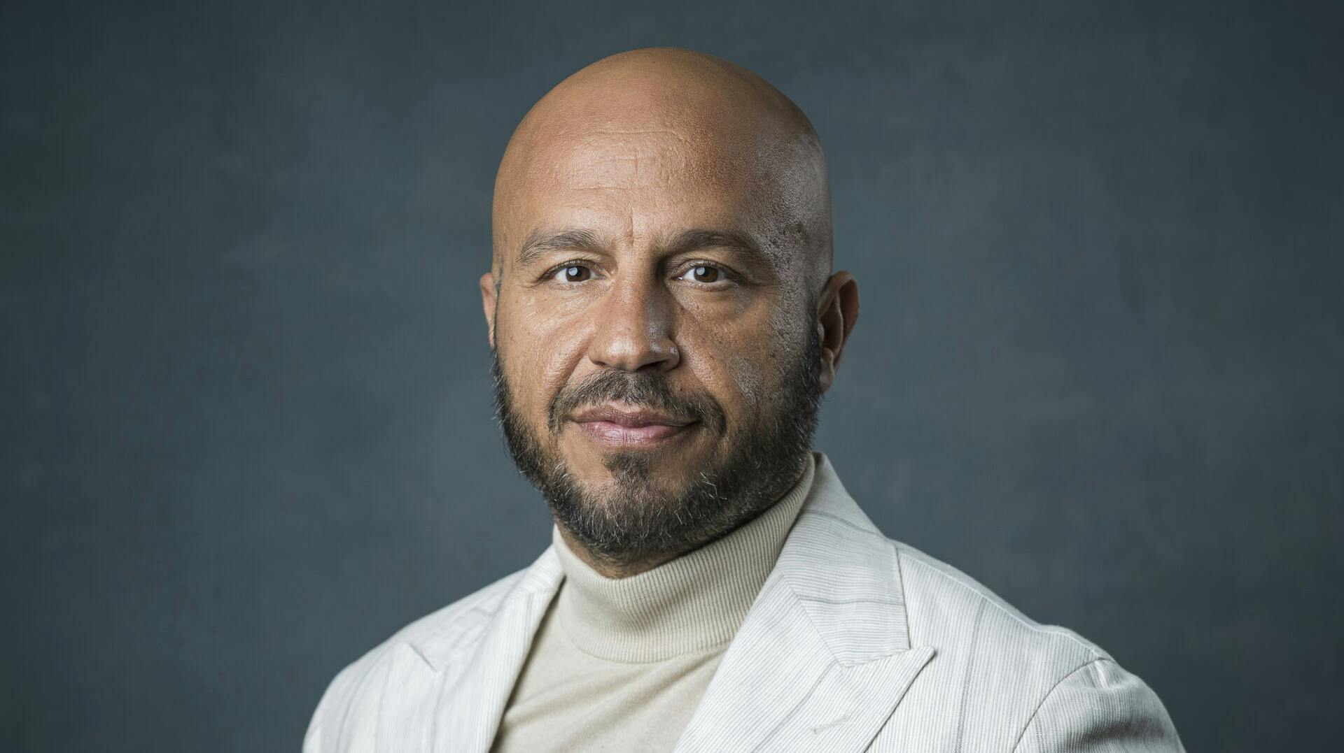 Dar Salim er 45 år gammel.