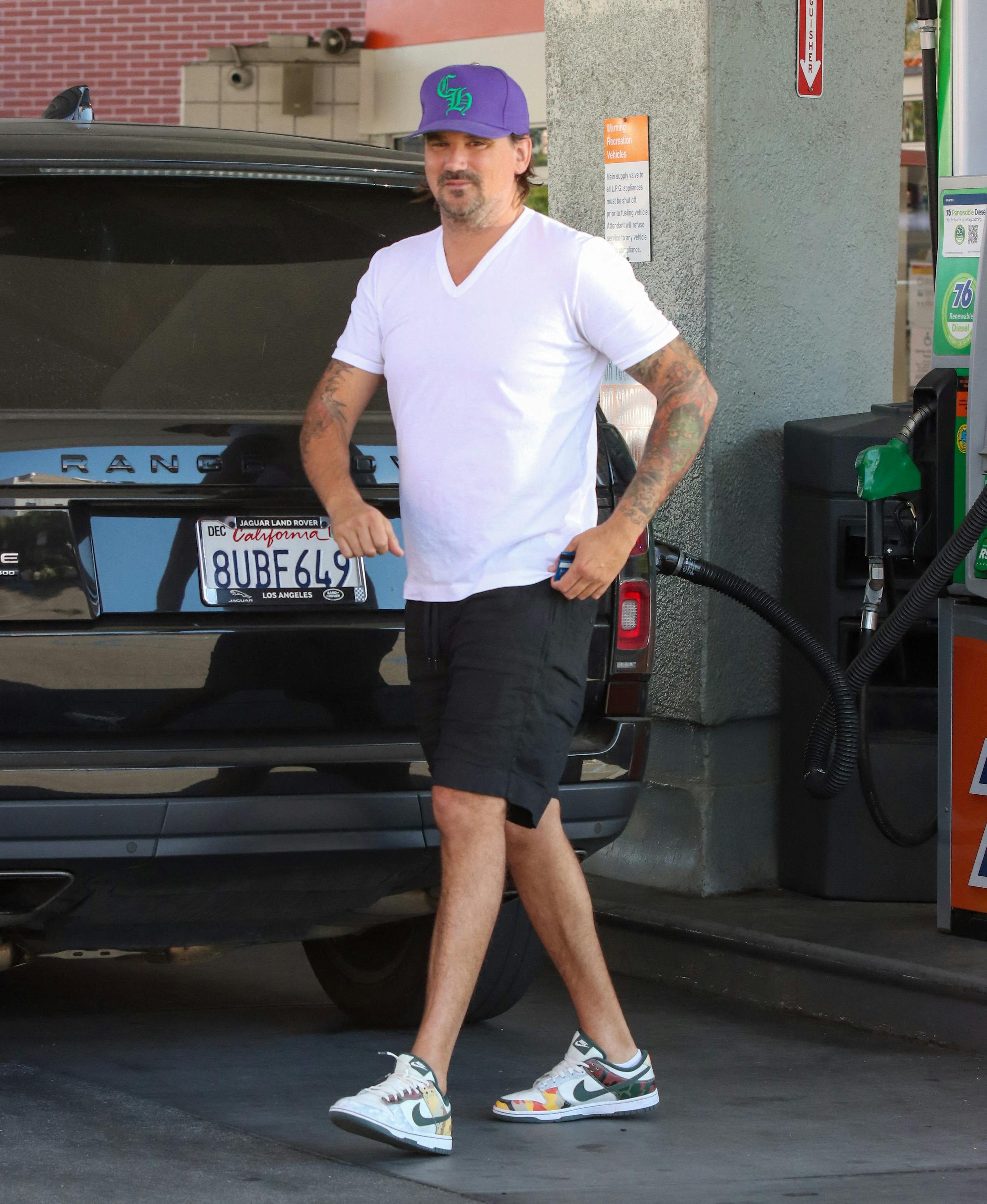 Sean Stewart fotograferet på en tankstation i 2022.