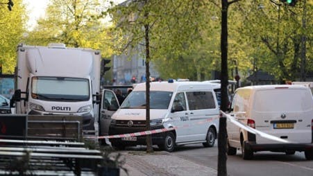 Politiet var tirsdag formiddag massivt til stede omkring Enghaveparken efter fundet af en 48-årig død somalisk mand. Onsdag blev to mænd fremstillet i grundlovsforhør, sigtet for drab.