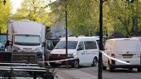 Politiet var tirsdag formiddag massivt til stede omkring Enghaveparken efter fundet af en 48-årig død somalisk mand. Onsdag blev to mænd fremstillet i grundlovsforhør, sigtet for drab.