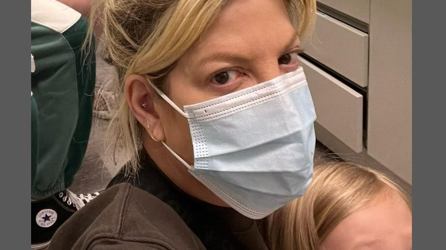 Tori Spellings familie har lidt af ekstrem sygdom som følge af skimmelsvamp.