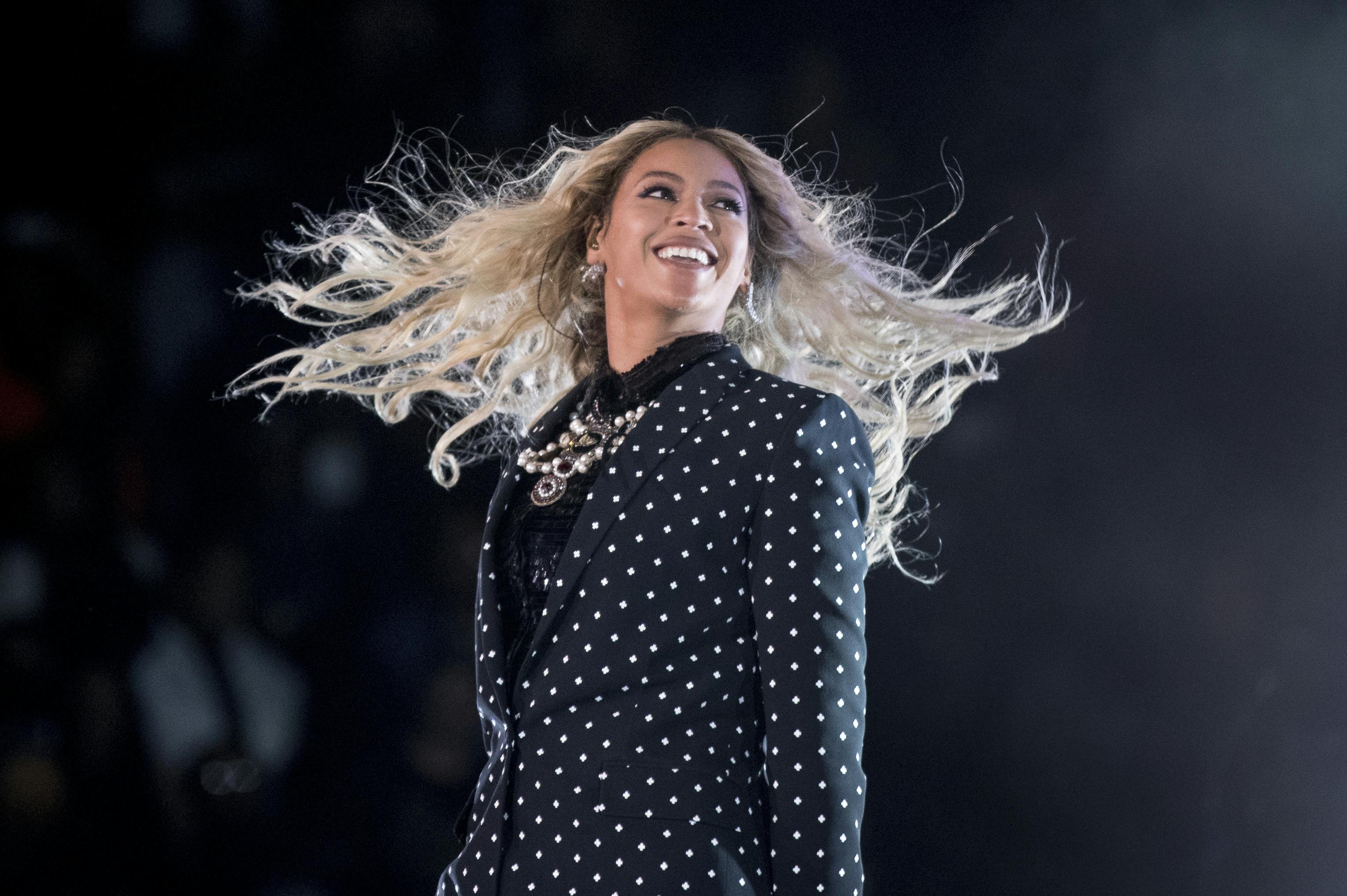 Beyoncé har - som hun plejer - bandlyst samtlige pressefotografer fra sine shows, men flere har heldigvis delt de gyldne øjeblikke på de sociale medier&nbsp;
