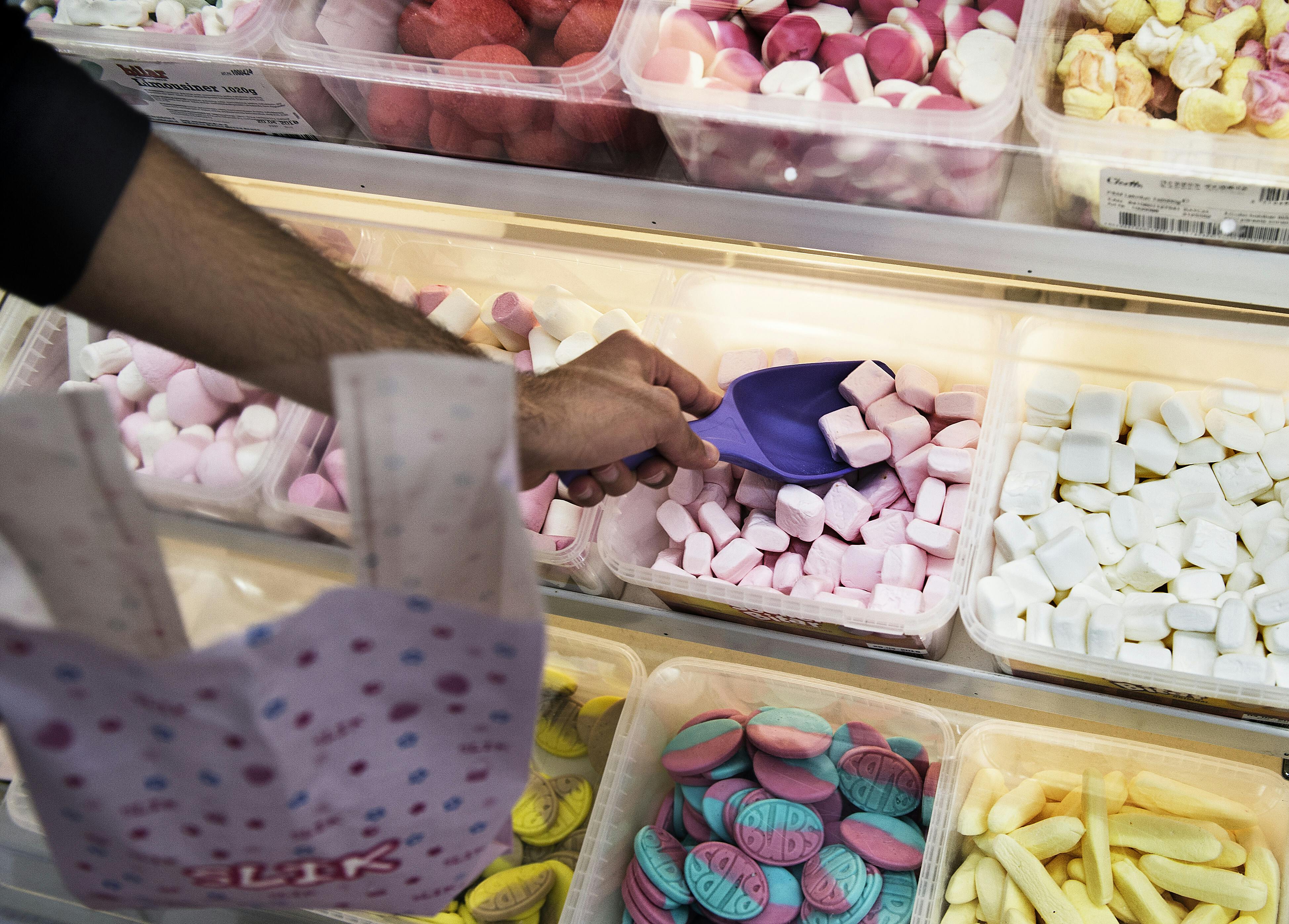 Spar i Vissenbjerg oplever i øjeblikket, at børn stjæler fra butikkens slikafdeling, og det skal nu have konsekvenser. nbsp;