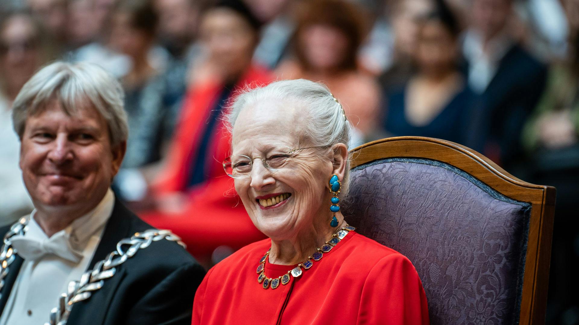 Der er tradition for, at hendes majestæt hilser på medaljemodtagerne til Håndværkernes Medaljeoverrækkelse. 