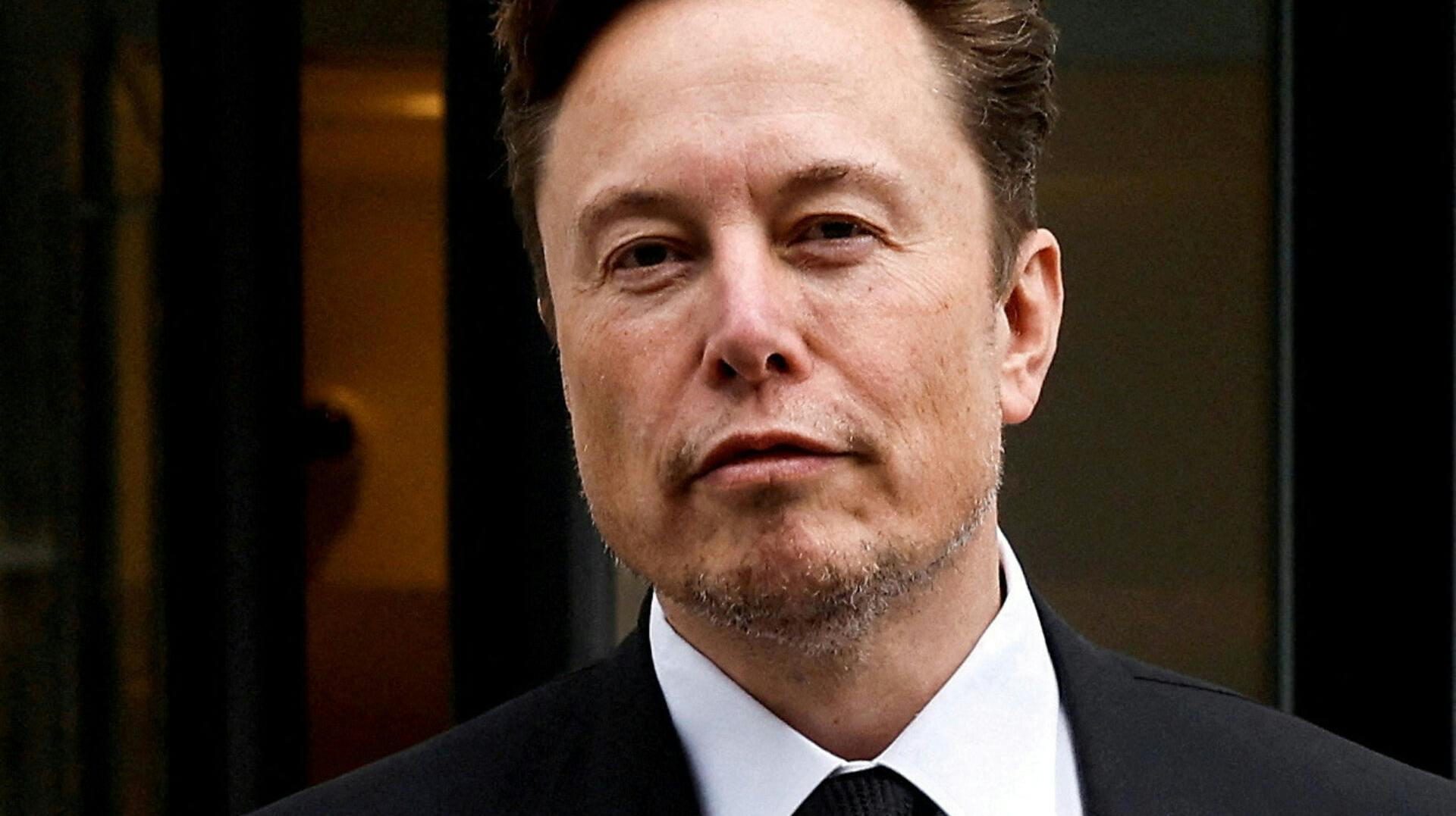 Elon Musk træder tilbage som Twitter-chef.