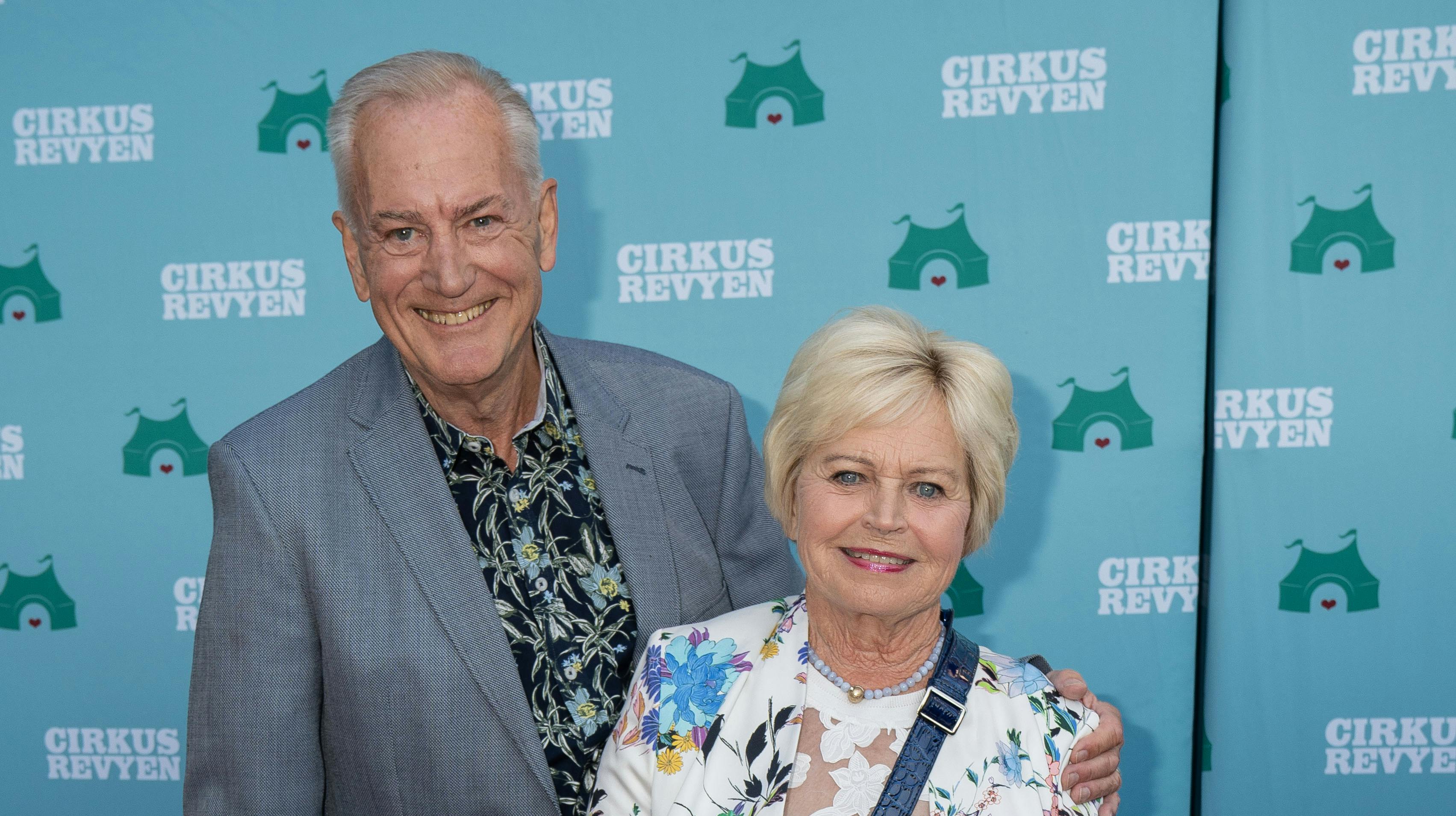 Keld og Hilda Heick på den røde løber til Cirkusrevyen 2023. 
