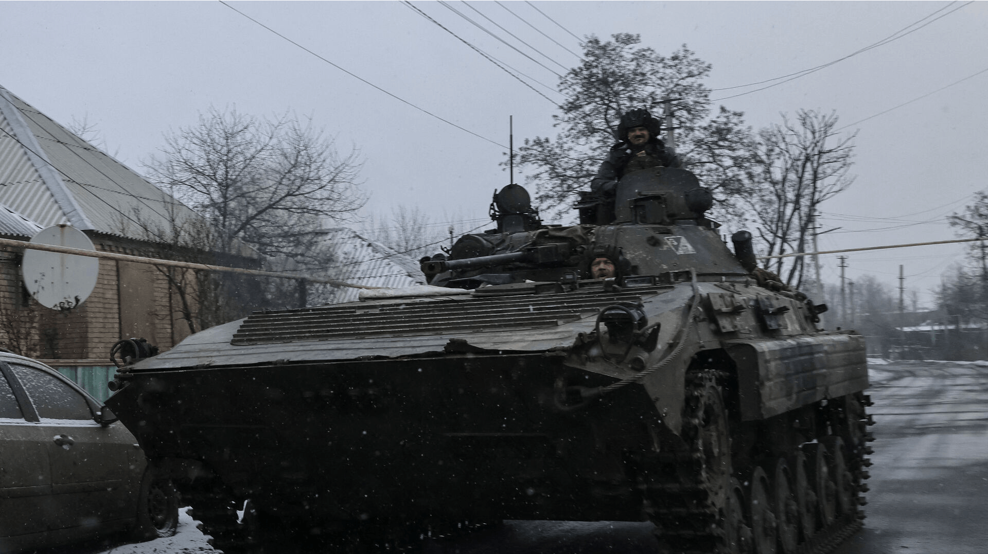 Ukrainske soldater nær Bakhmut, hvor ukrainske styrker nu vinder terræn efter en fastlåst situation i mange måneder. Flere vestlige eksperter og efterretningsorganer har meldt om delvis russisk tilbagetrækning i område.