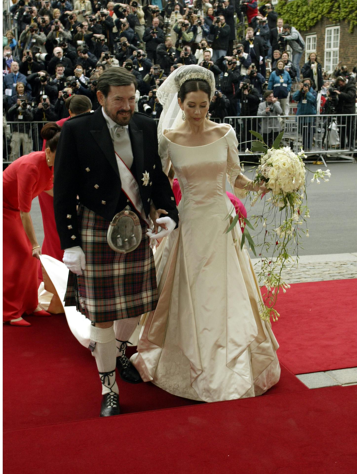  Frederik og Mary gav hinanden deres livs "ja" den 14. maj 2004.