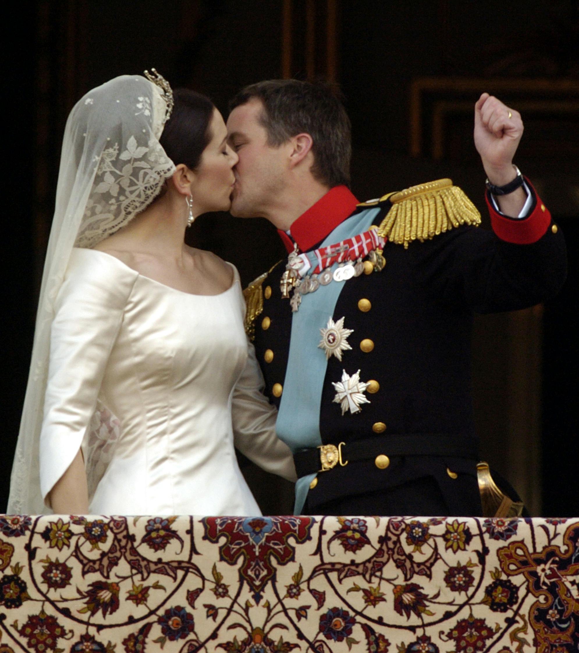 Frederik og Mary gav hinanden deres livs "ja" den 14. maj 2004.