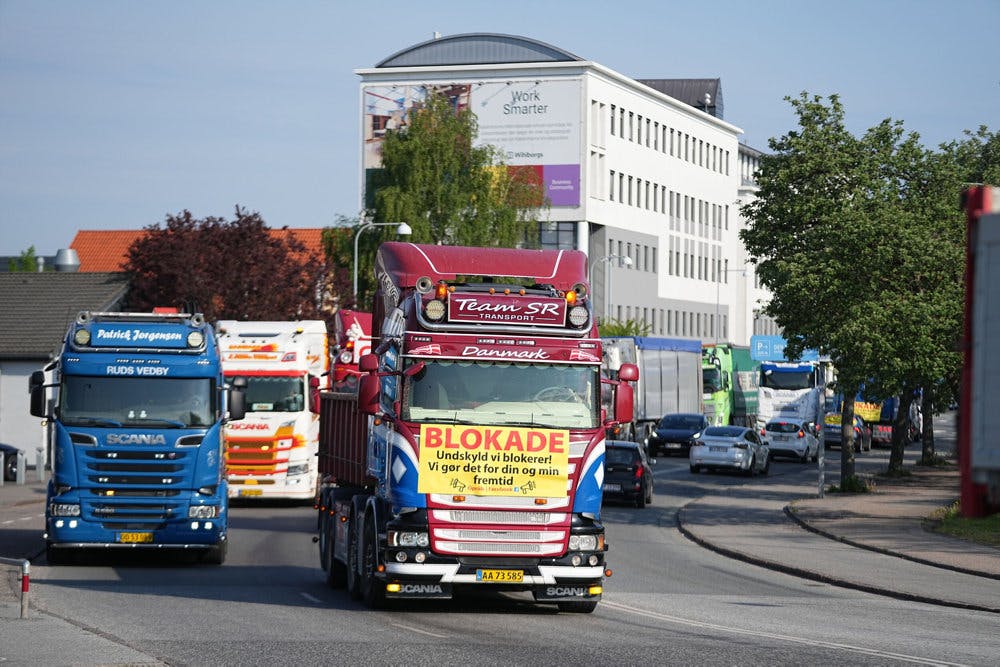 Lastbiler lammer trafikken ved Københavns Lufthavn i protest mod vejskat ved en aktion mandag den 15. maj 2023.